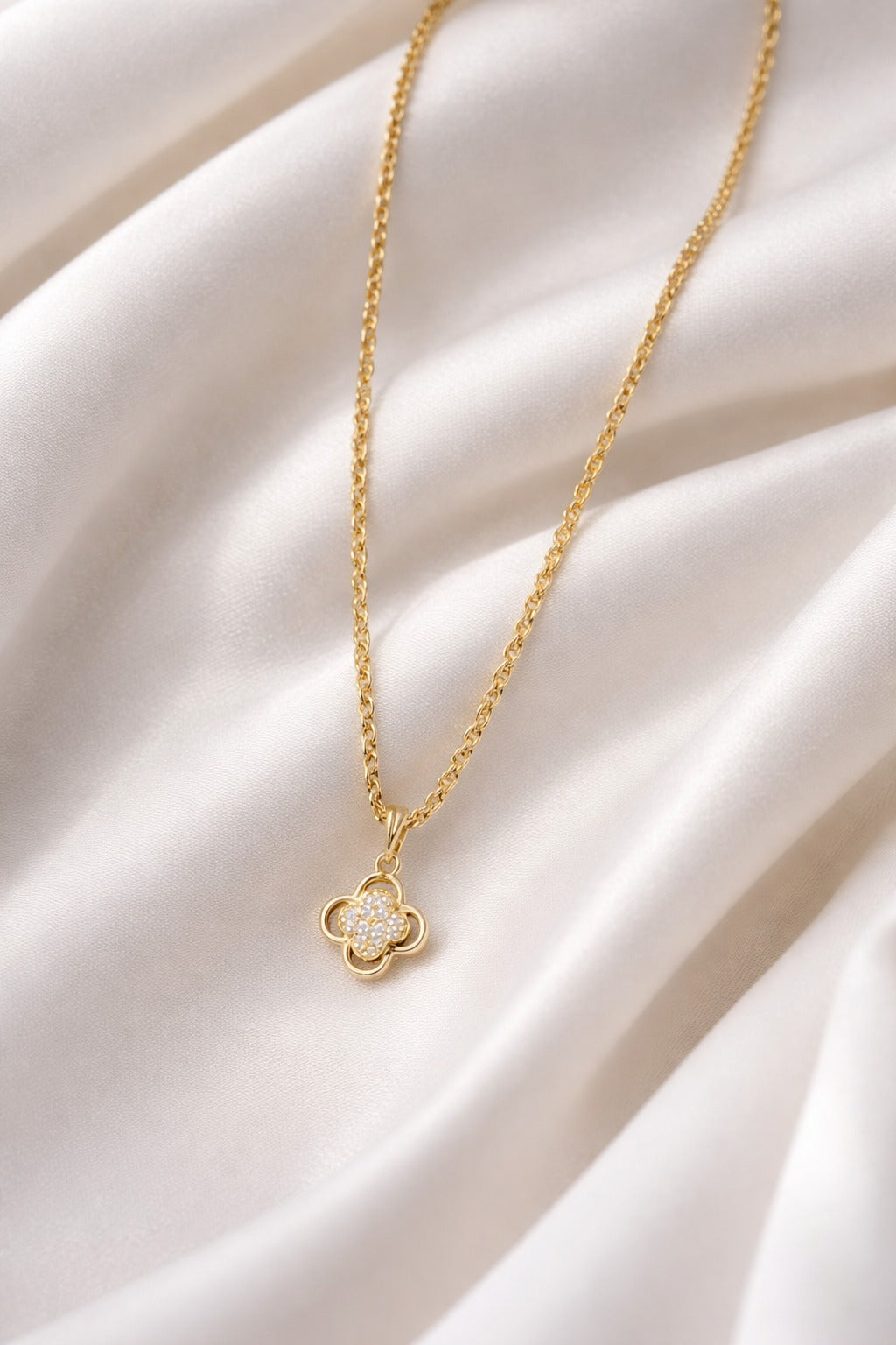 Golden Clover Sparkle Pendant