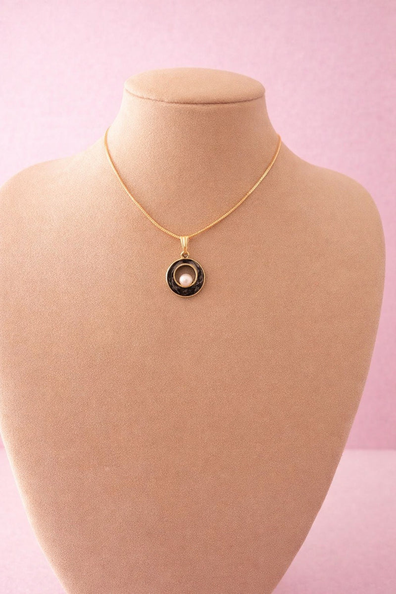 Black Halo Pearl Gold Pendant