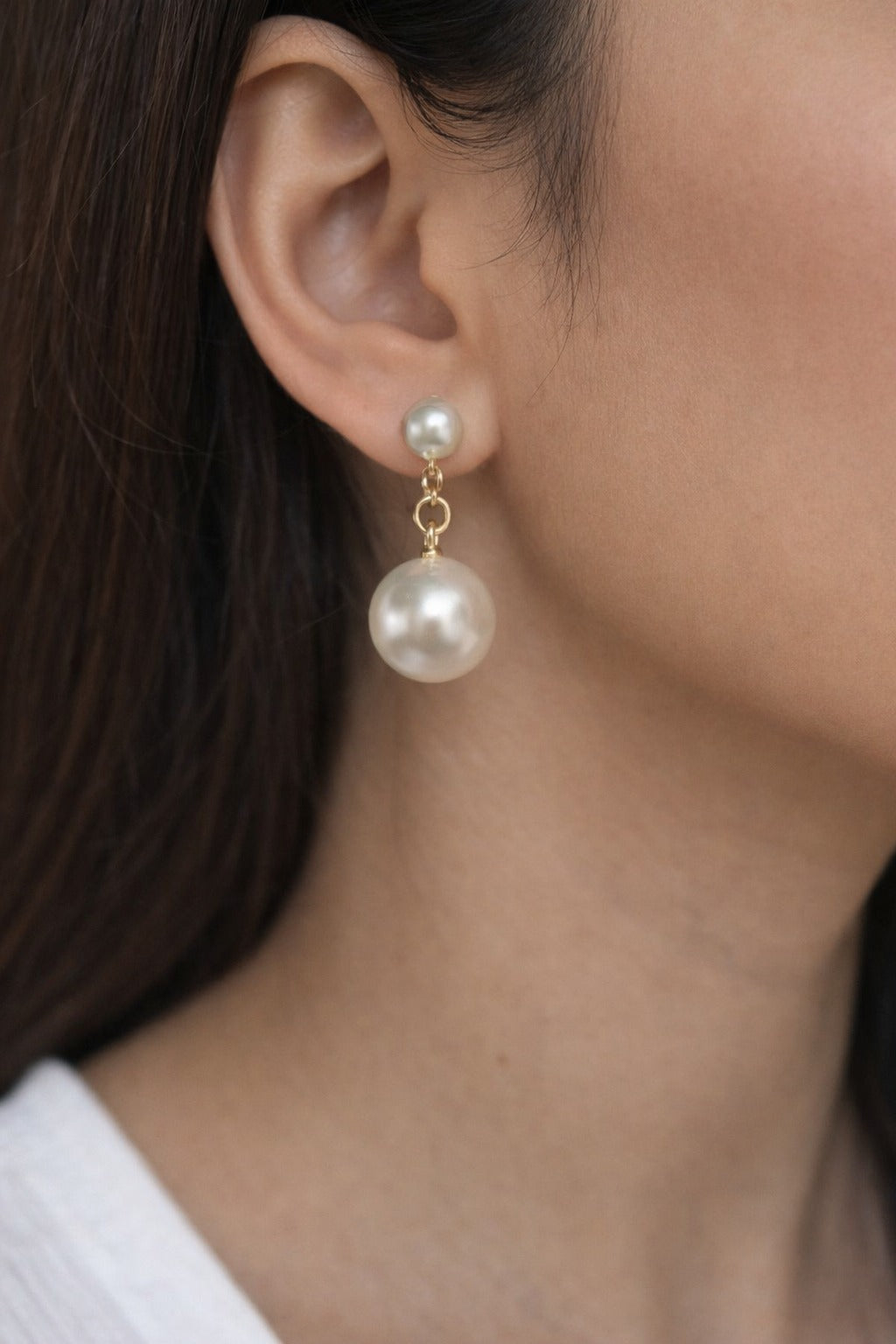 Elegant Gold Drop Earrings with Classic Pearl Dangle