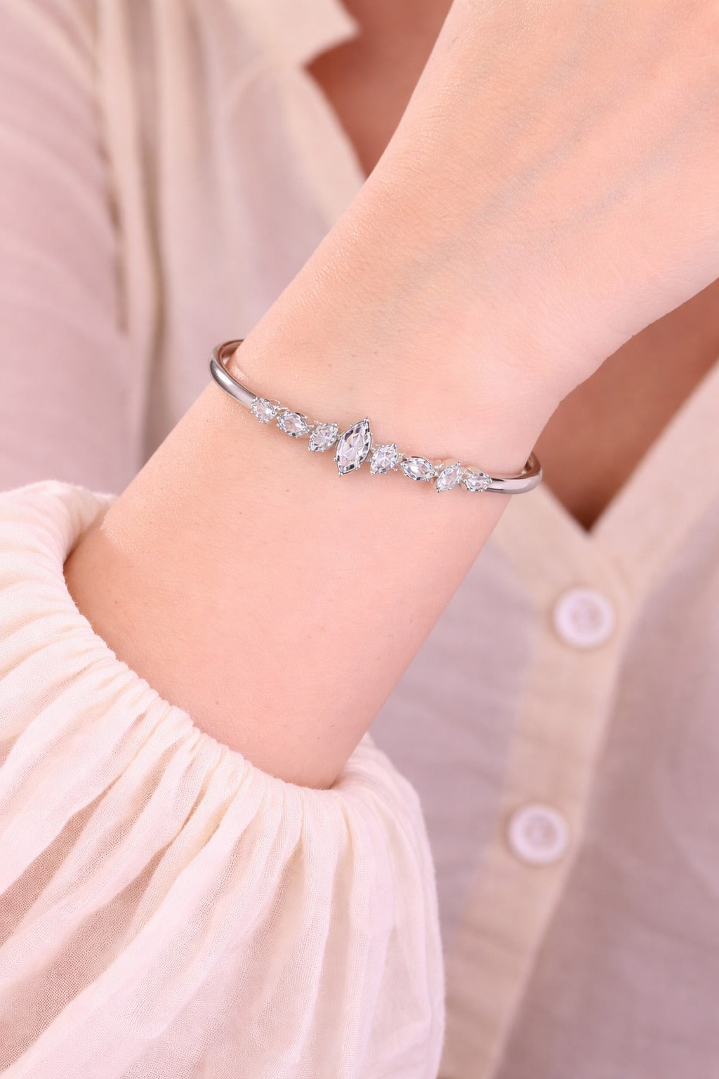 Elegant Leaf Design Crystal Silver Bangle Bracelet