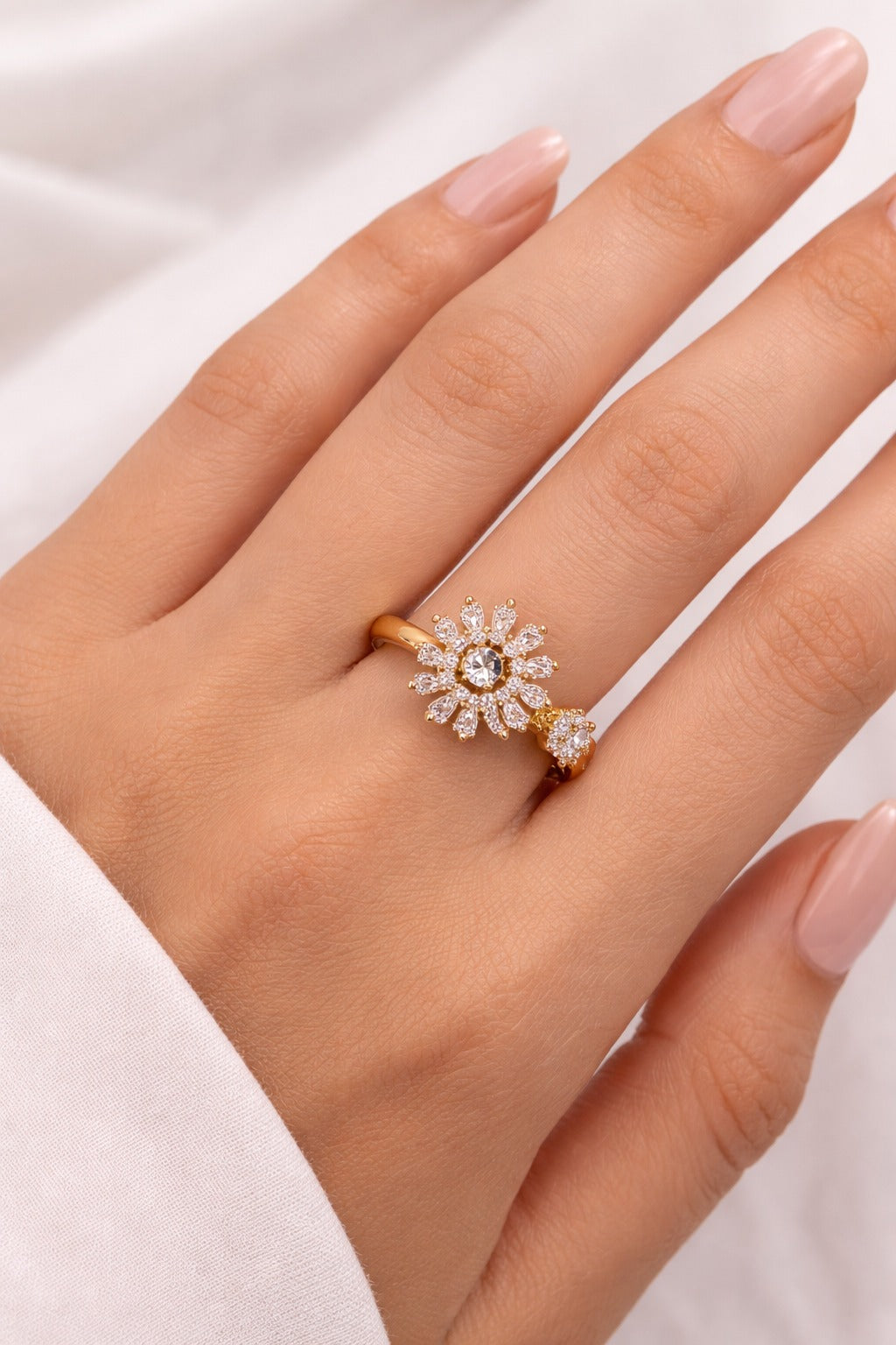 VASRD Stylish Flower Shape Crystal Ring